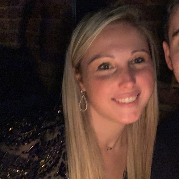 Meet your Posher, Laryssa - Picture 1 of 1